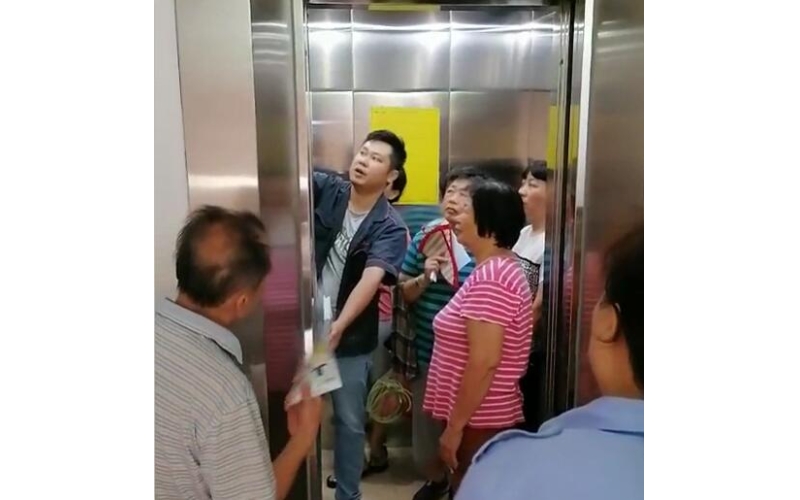 学党史 办实事 保安全――宇洁物业公司组织社区群众开展电梯安全知识培训